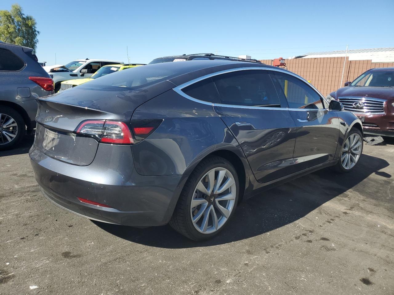 2018 Tesla Model 3 - Фото 3