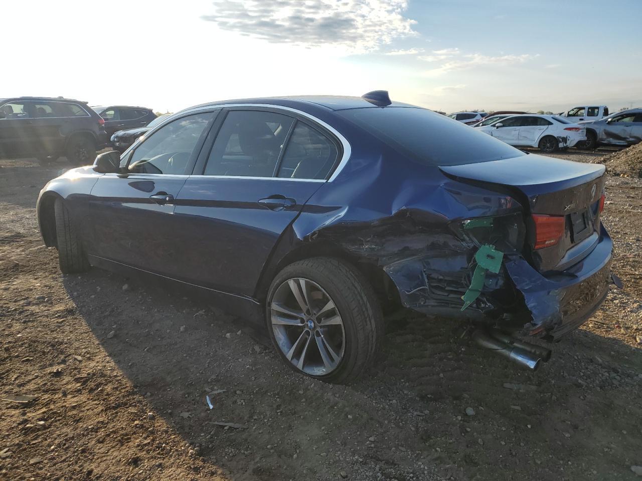 2017 BMW 330 Xi - Фото 2