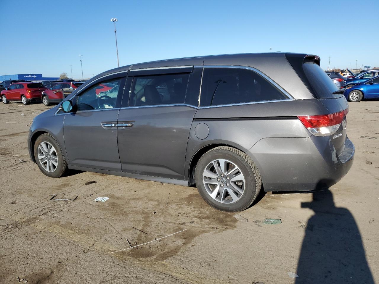 2015 Honda Odyssey Touring - Фото 2