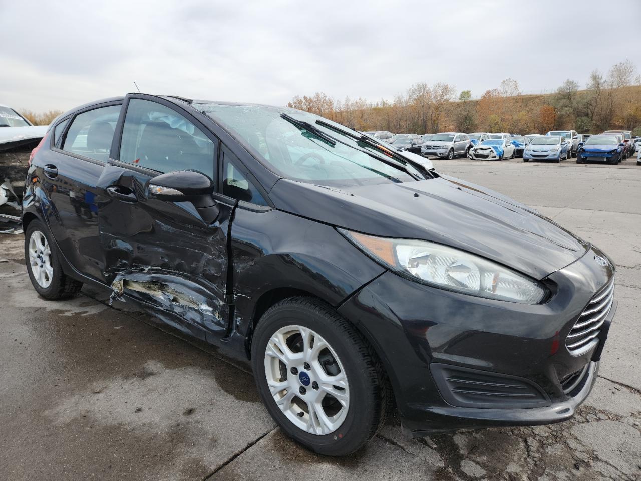 2015 Ford Fiesta Se - Фото 4