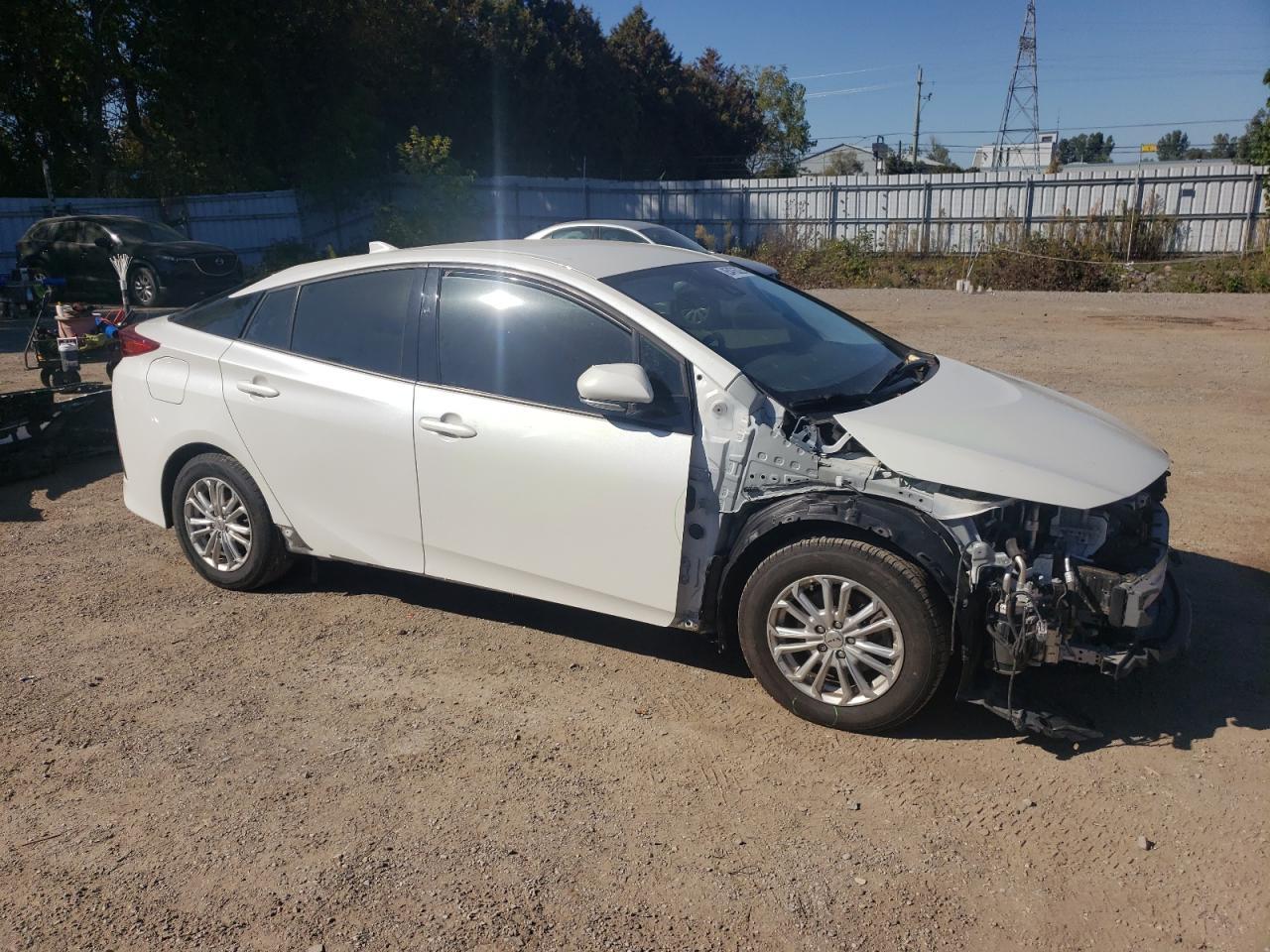 2020 Toyota Prius Prime Le - Image 4