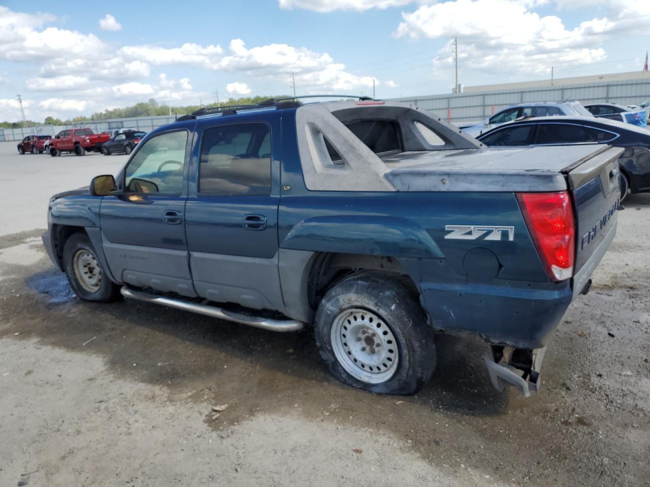 2005 Chevrolet Avalanche K1500 - Image 2