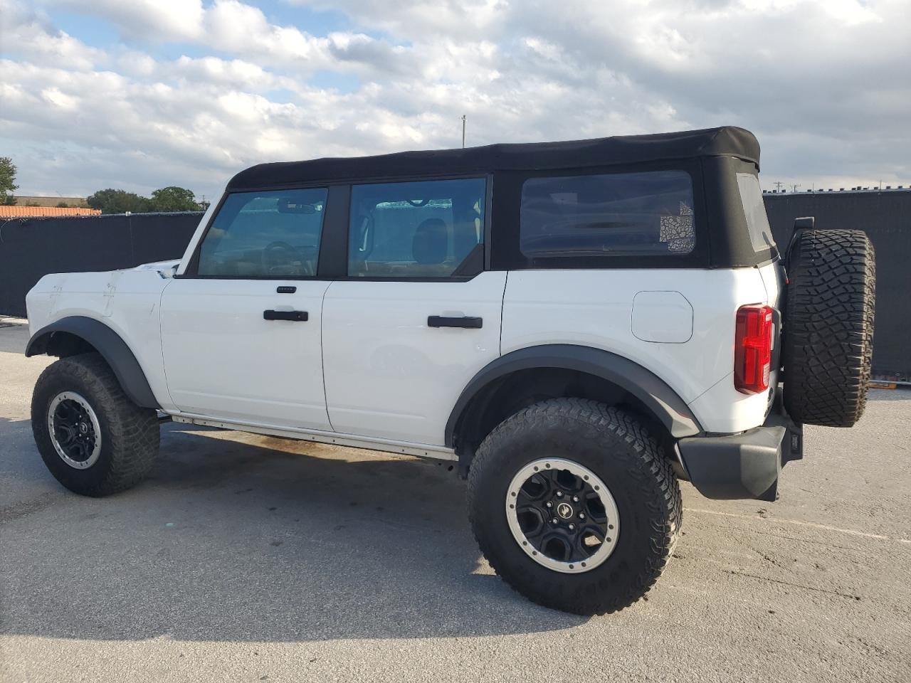 2021 Ford Bronco Base - Фото 2