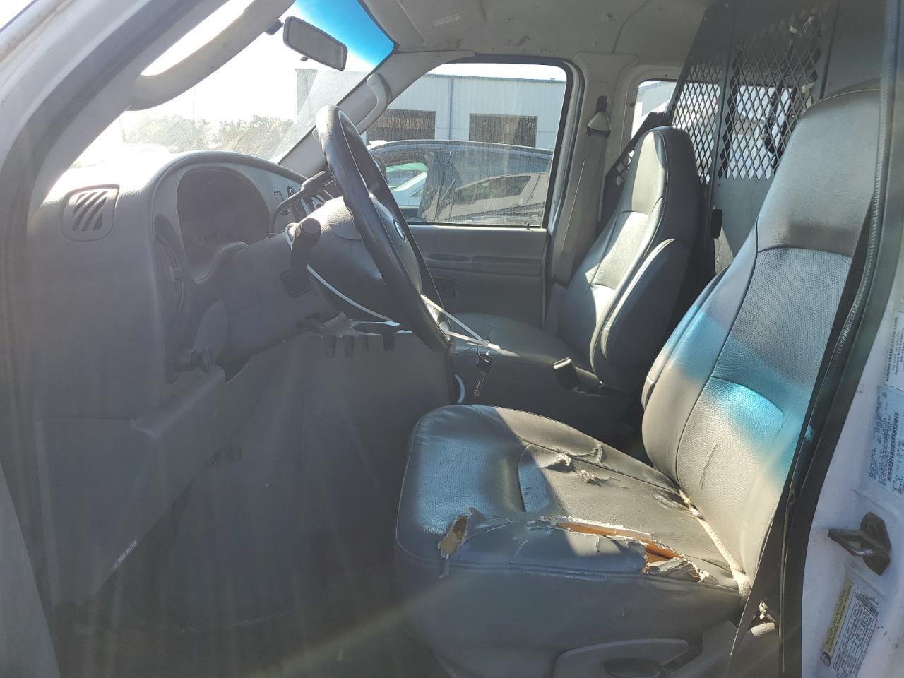 2005 Ford Econoline E150 Van - Фото 7