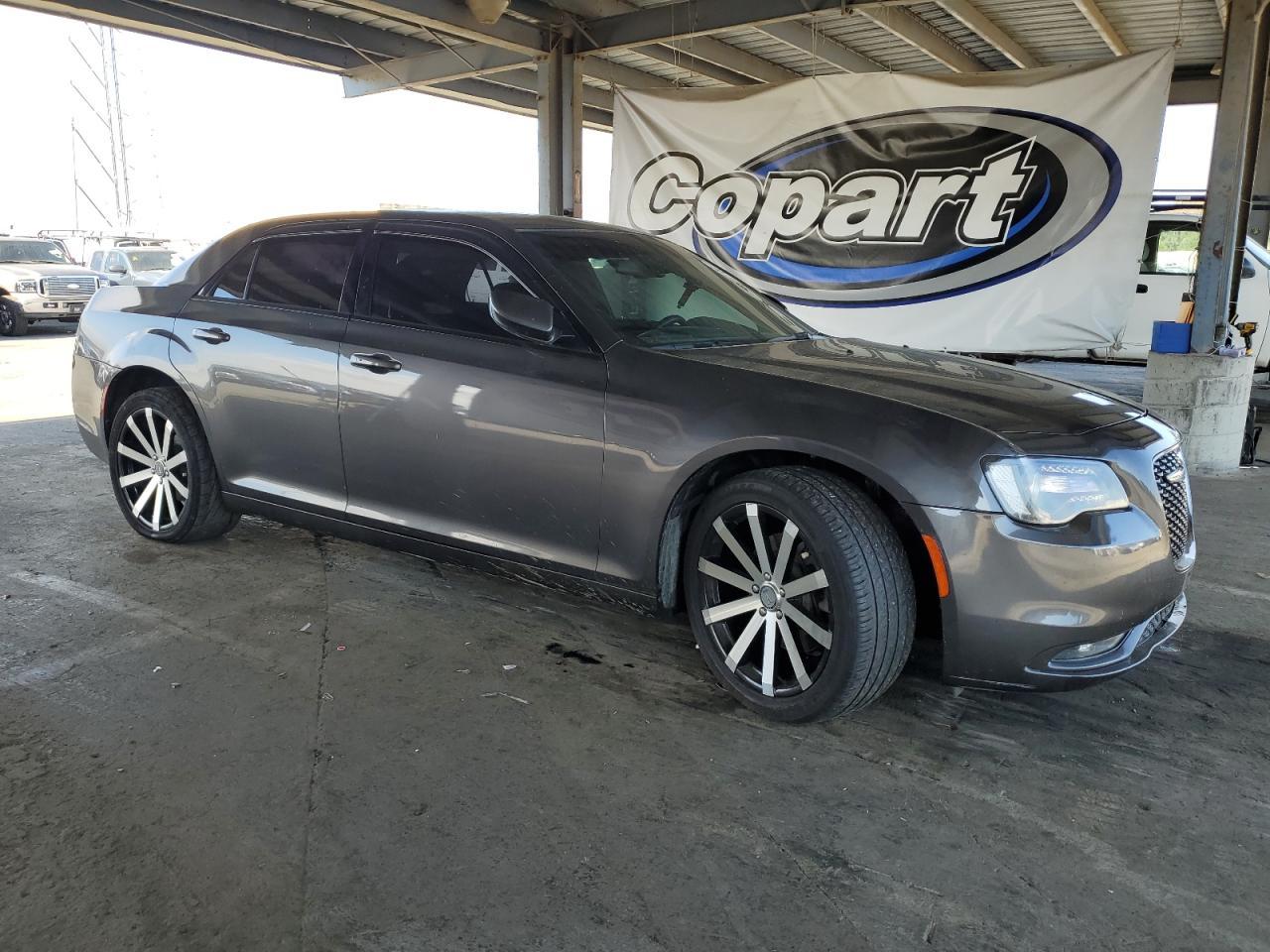 2018 Chrysler 300 S - Image 4