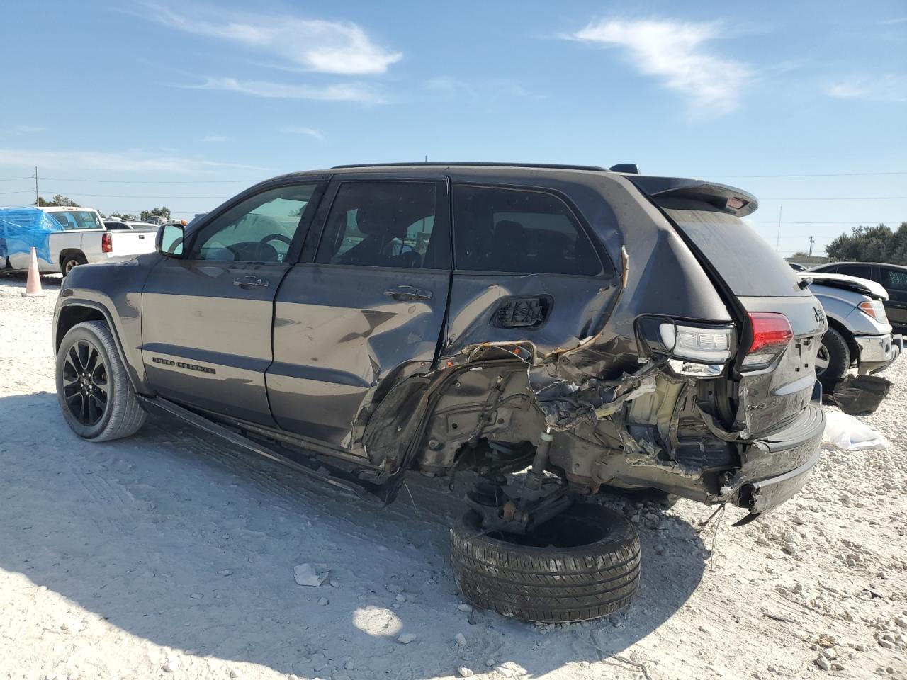 2019 Jeep Grand Cherokee Laredo - Фото 2