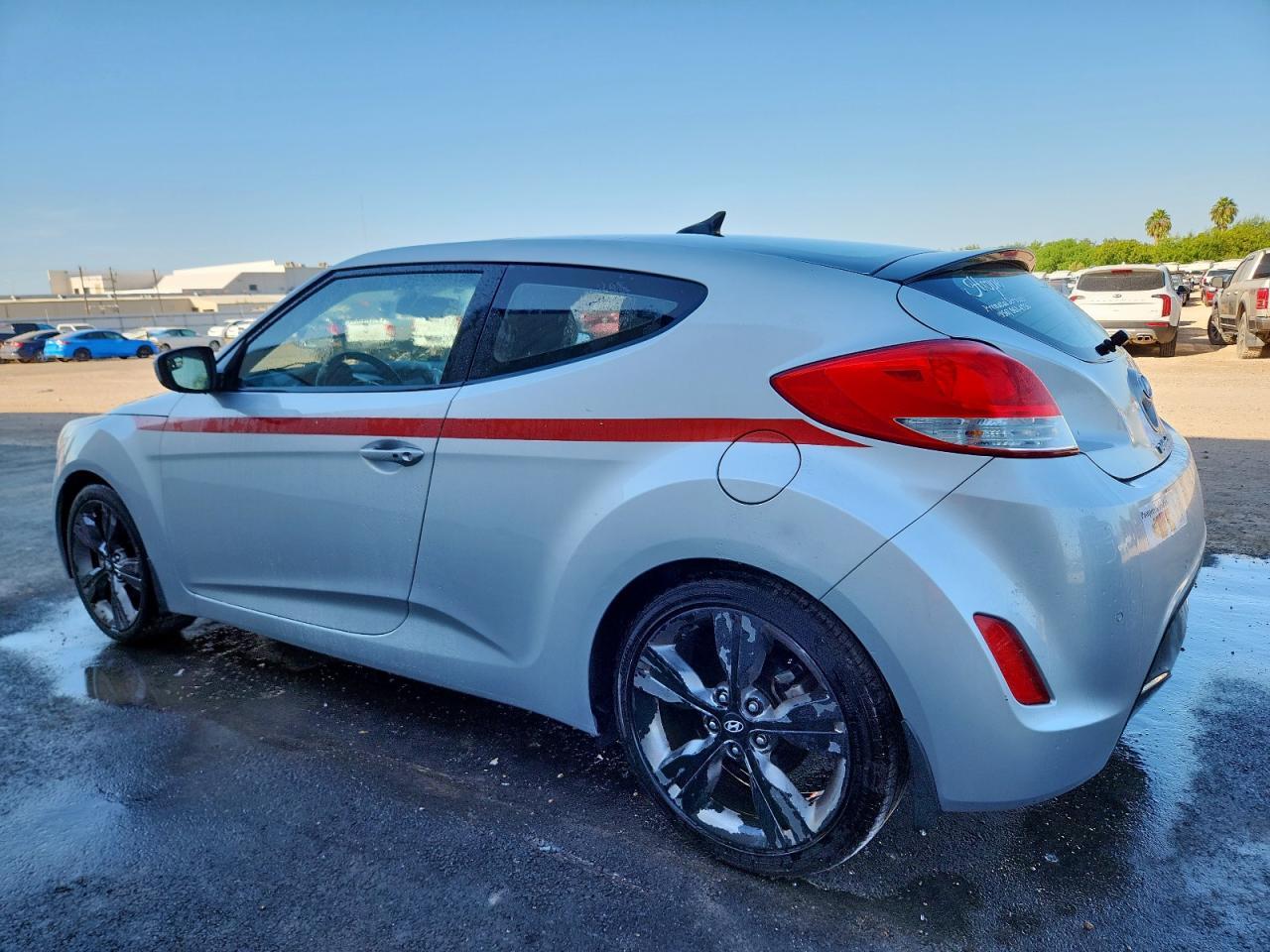 2016 Hyundai Veloster - Фото 2