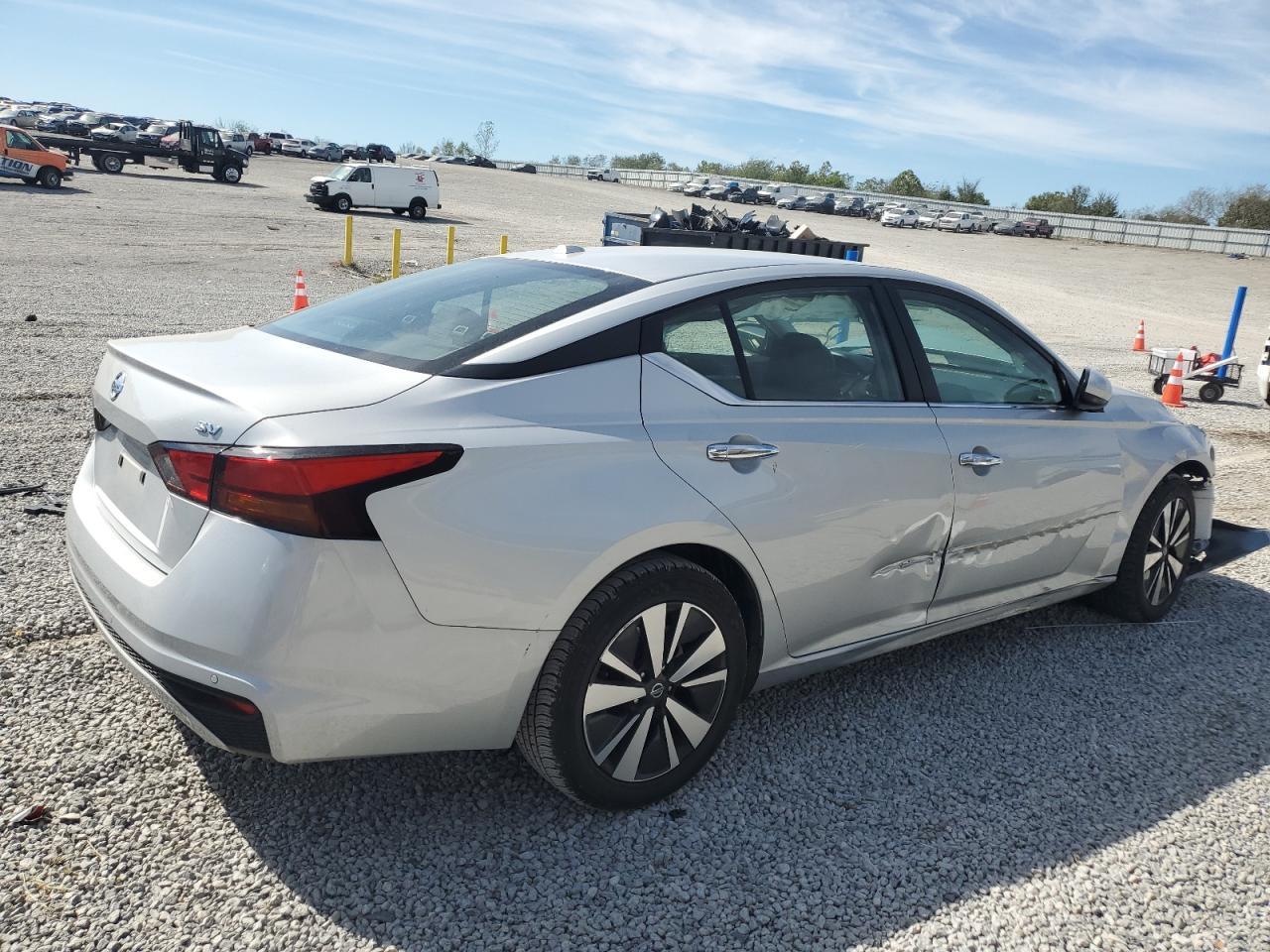 2022 Nissan Altima Sv - Image 3