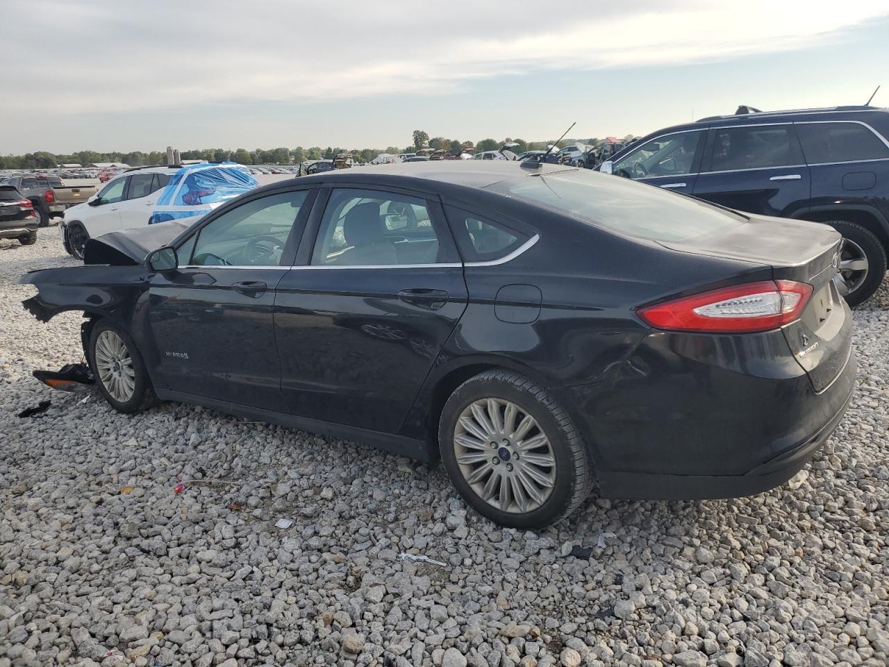 2016 Ford Fusion S Hybrid - Фото 2