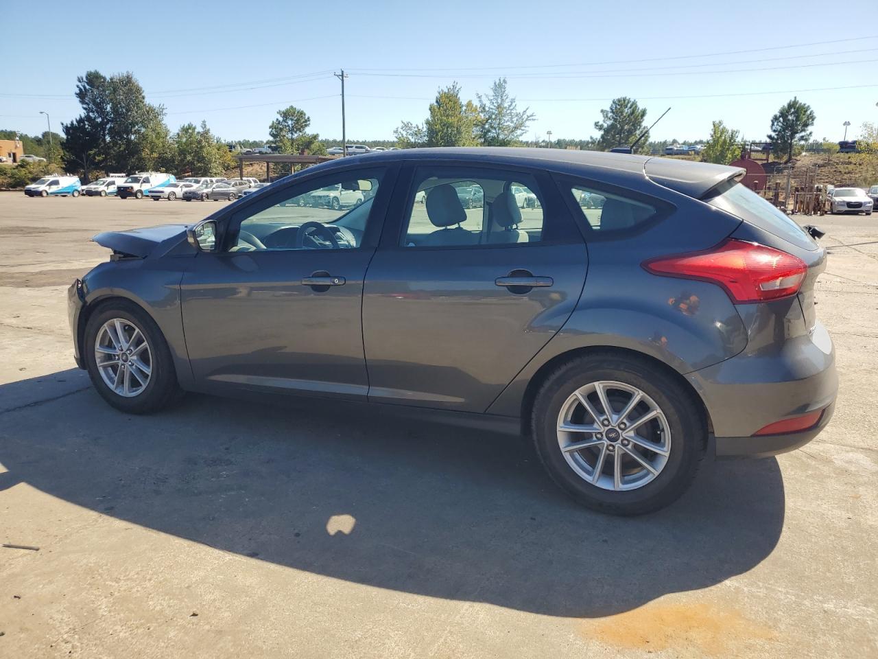 2017 Ford Focus Se - Image 2