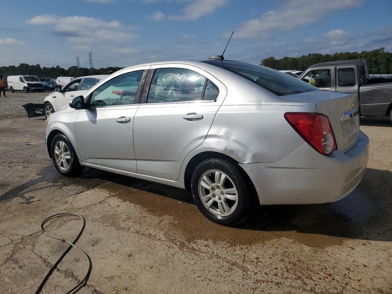 2016 Chevrolet Sonic Lt - Фото 2