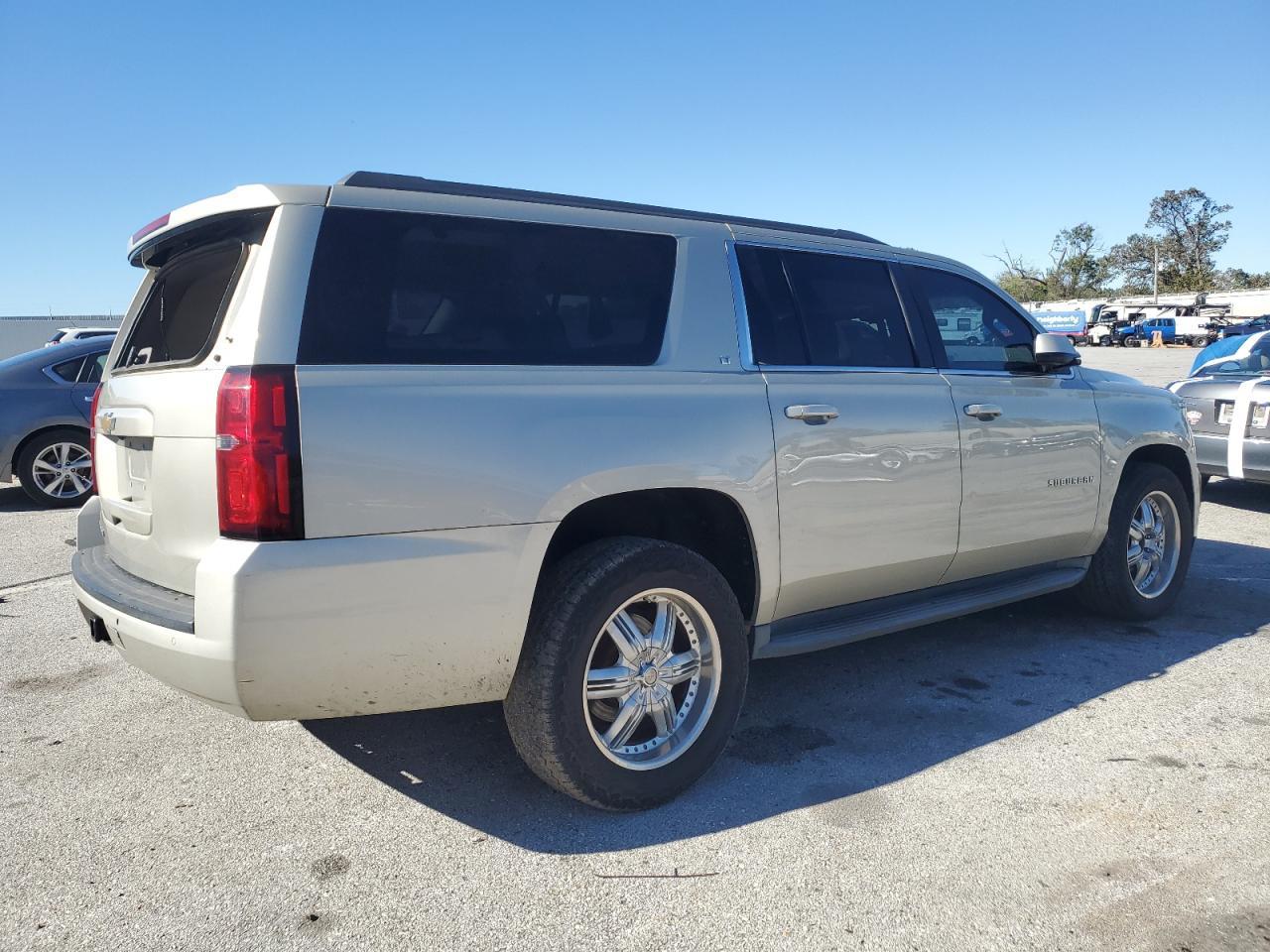 2015 Chevrolet Suburban C1500 Lt - Фото 3