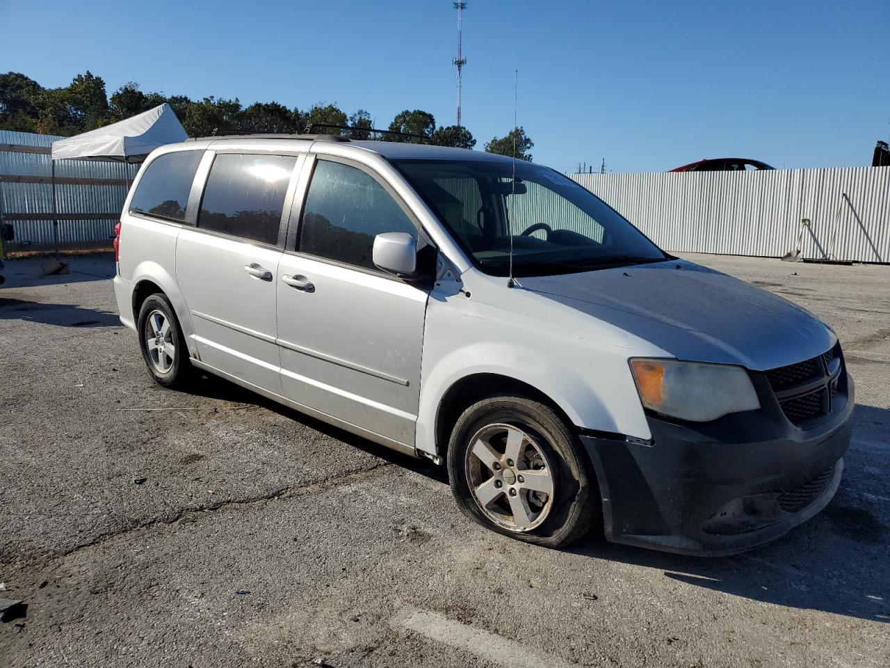 2012 Dodge Grand Caravan Sxt - Image 4