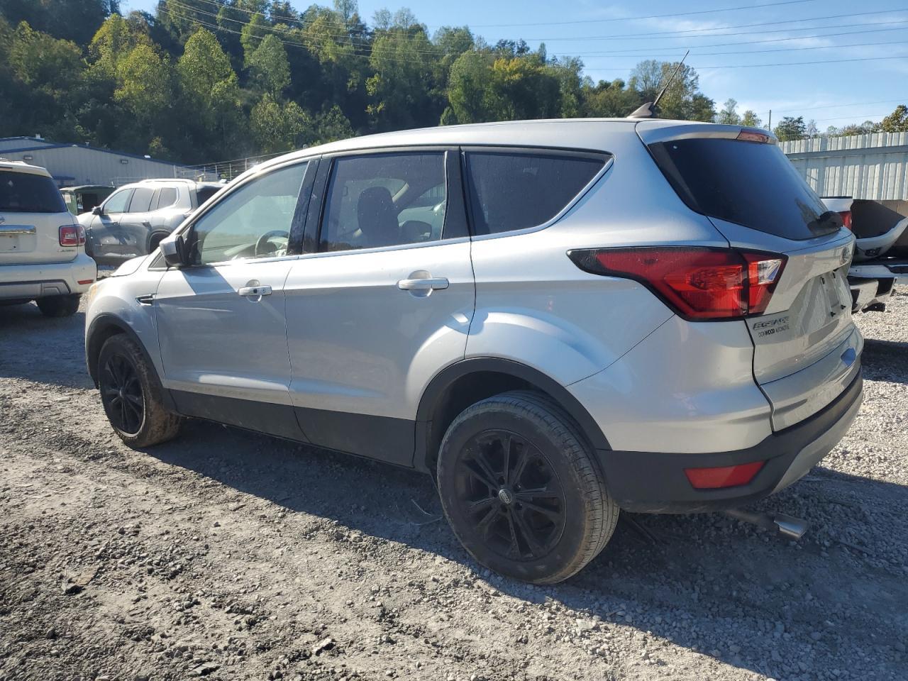 2019 Ford Escape Se - Фото 2