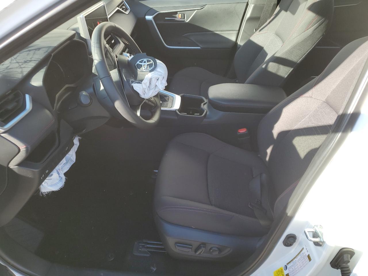 2025 Toyota Rav4 Se - Image 7