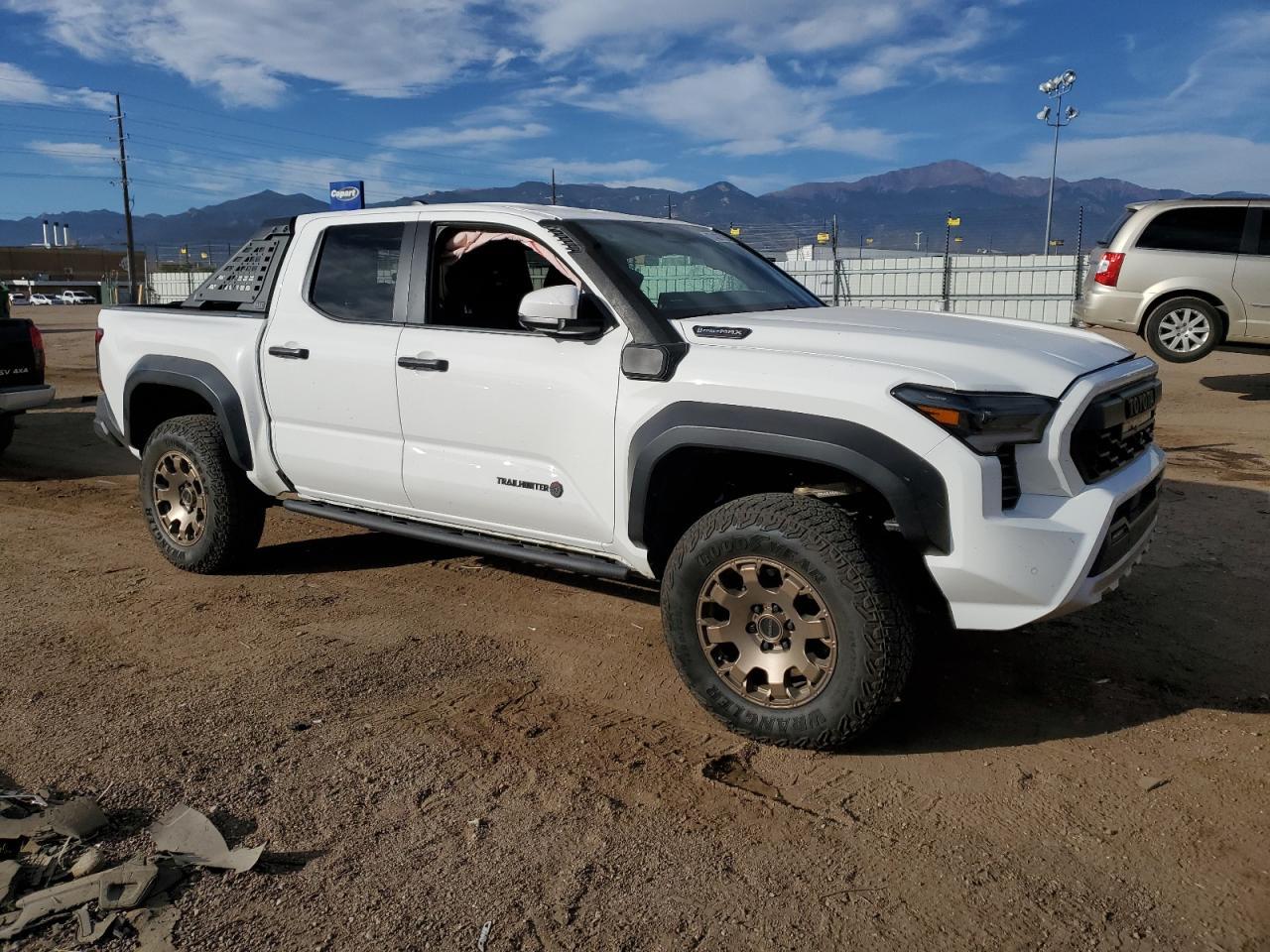 2025 Toyota Tacoma Double Cab - Image 4