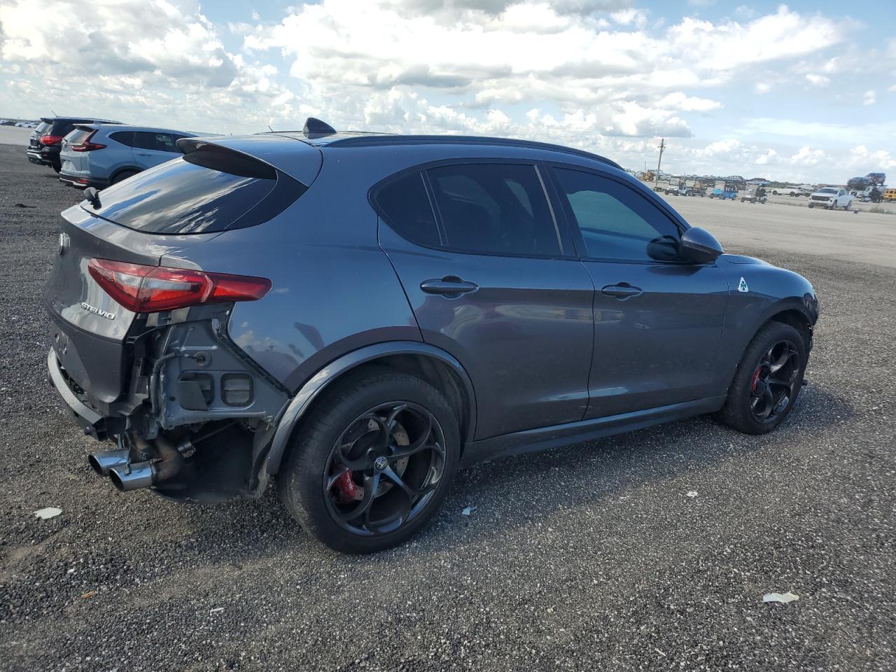 2019 Alfa Romeo Stelvio Quadrifoglio - Фото 3