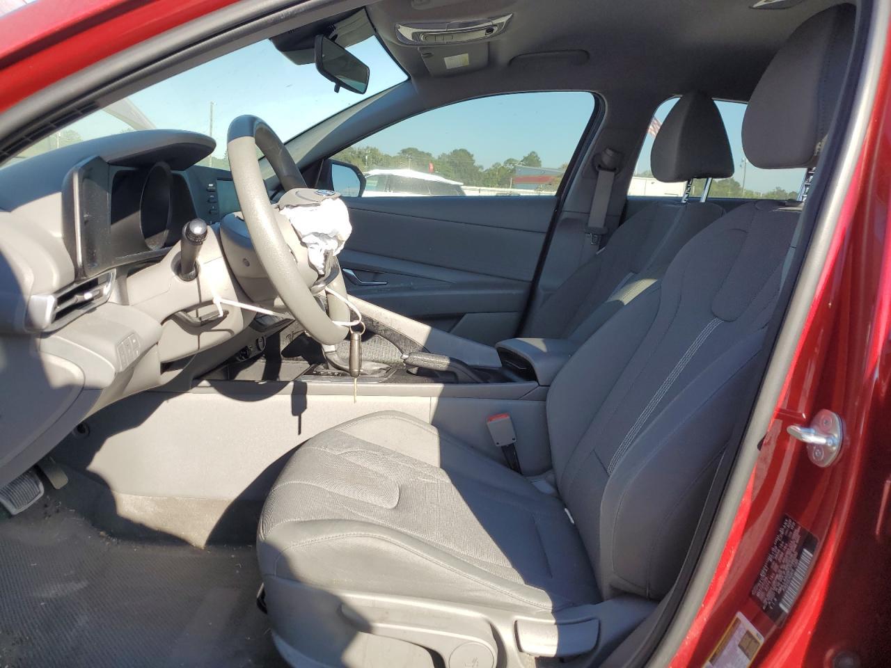 2023 Hyundai Elantra Se - Image 7