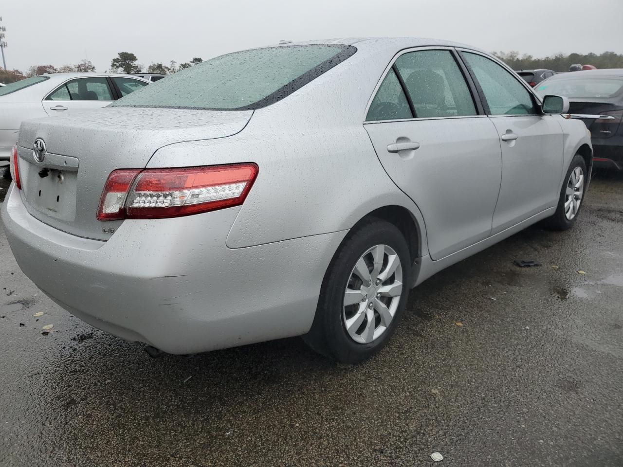2011 Toyota Camry Base - Фото 3