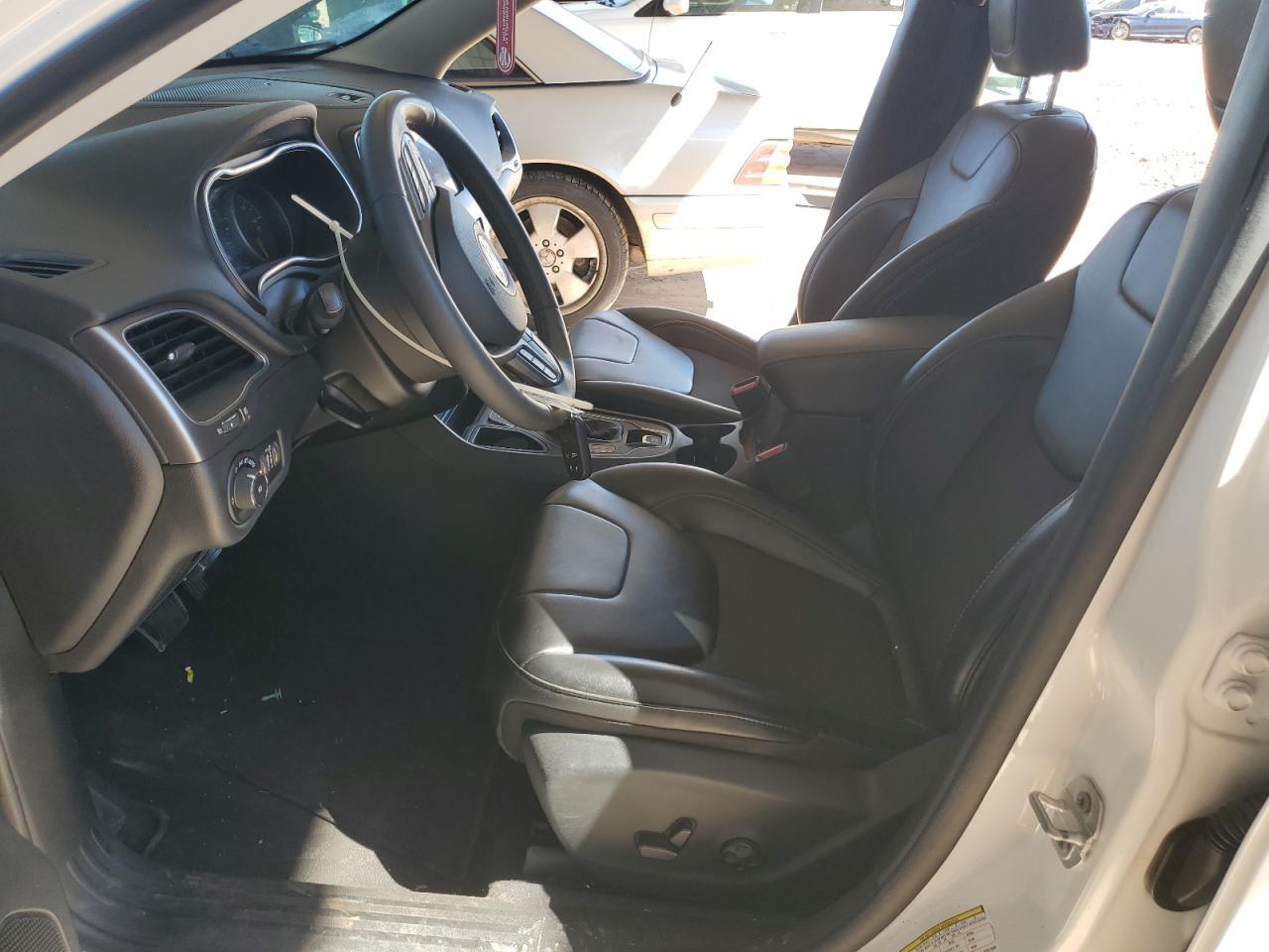 2020 Jeep Cherokee Latitude Plus - Image 7