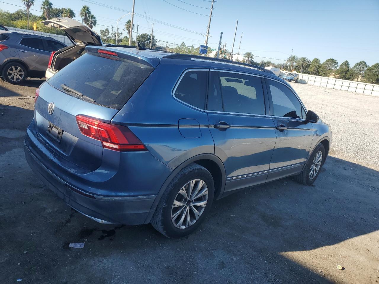 2018 Volkswagen Tiguan Se - Фото 3