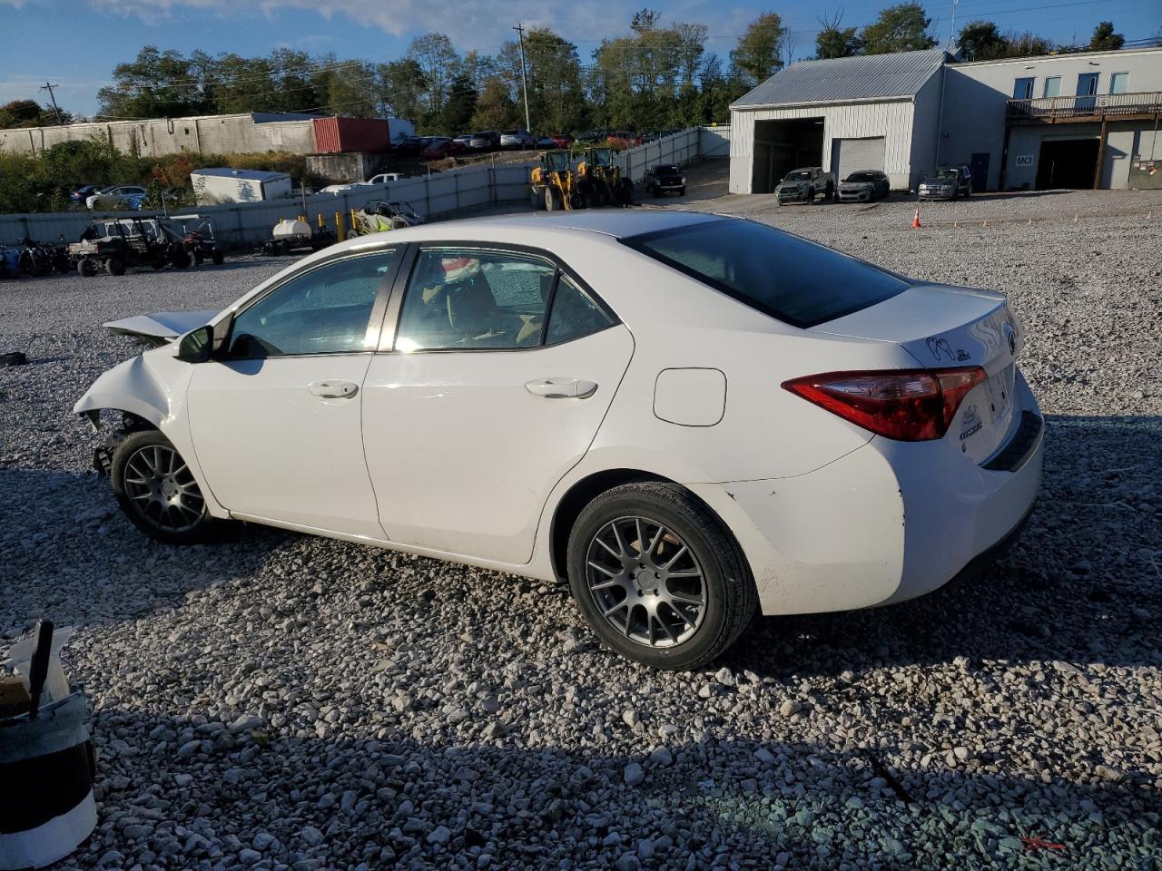 2017 Toyota Corolla L - Фото 2