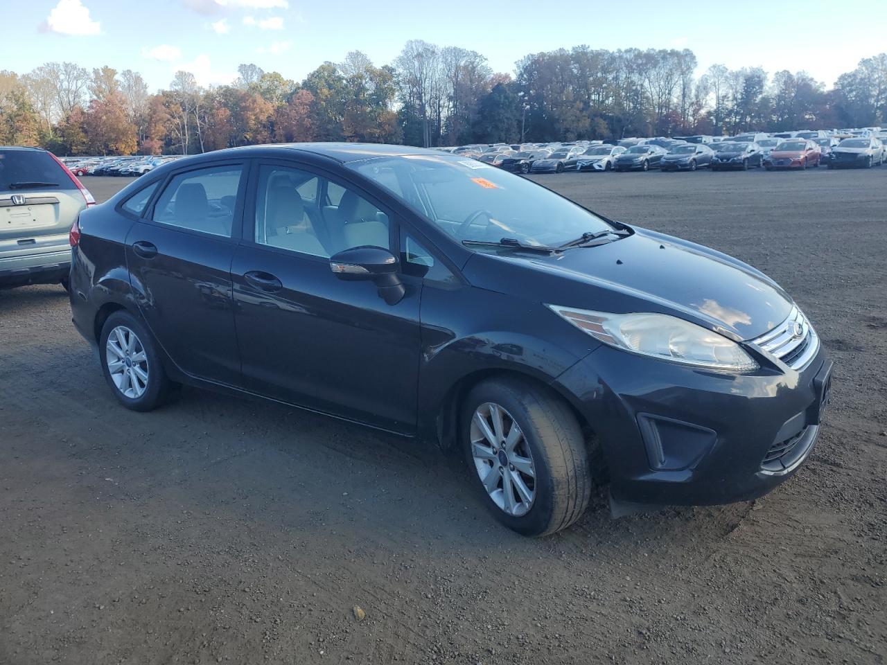 2013 Ford Fiesta Se - Фото 4