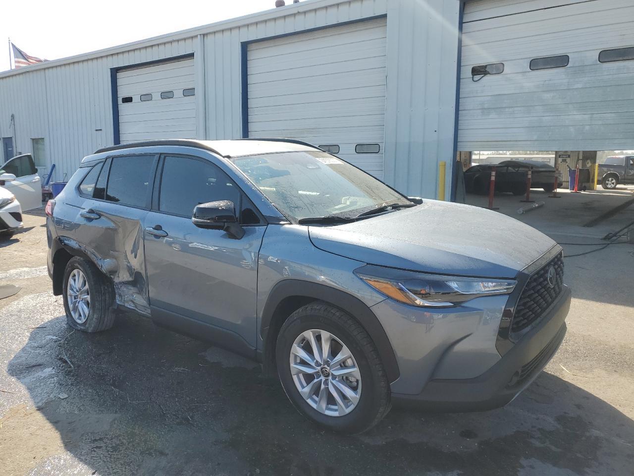 2025 Toyota Corolla Cross Le - Image 4