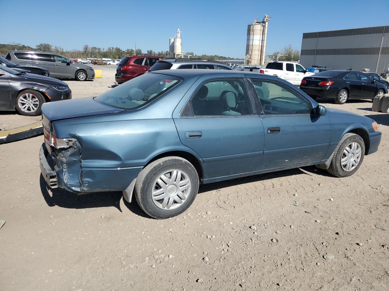 2001 Toyota Camry Ce - Фото 3