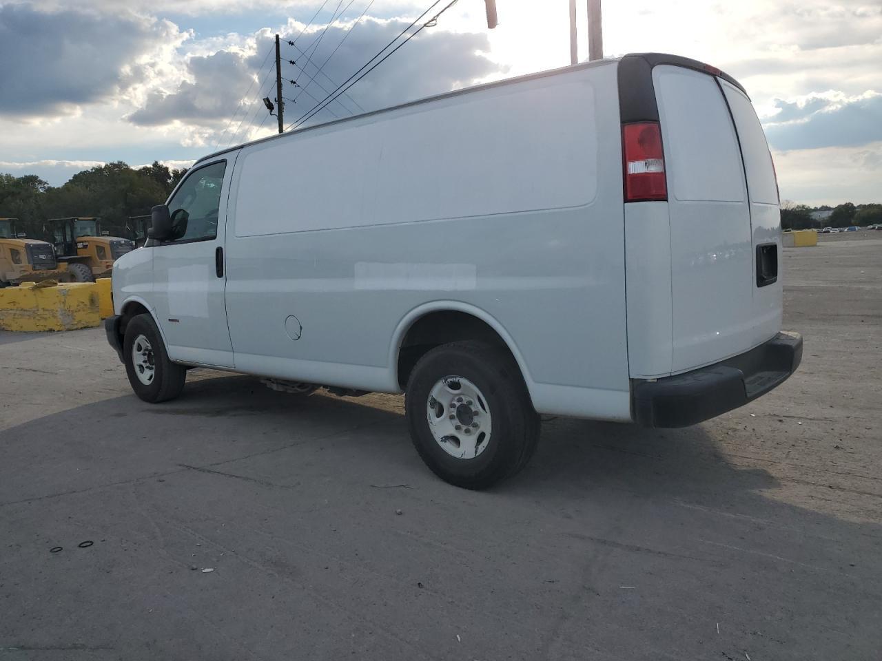 2019 Chevrolet Express G2500 - Фото 2
