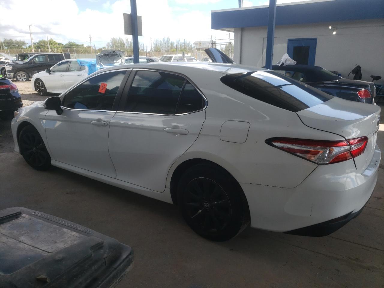 2018 Toyota Camry L - Фото 2