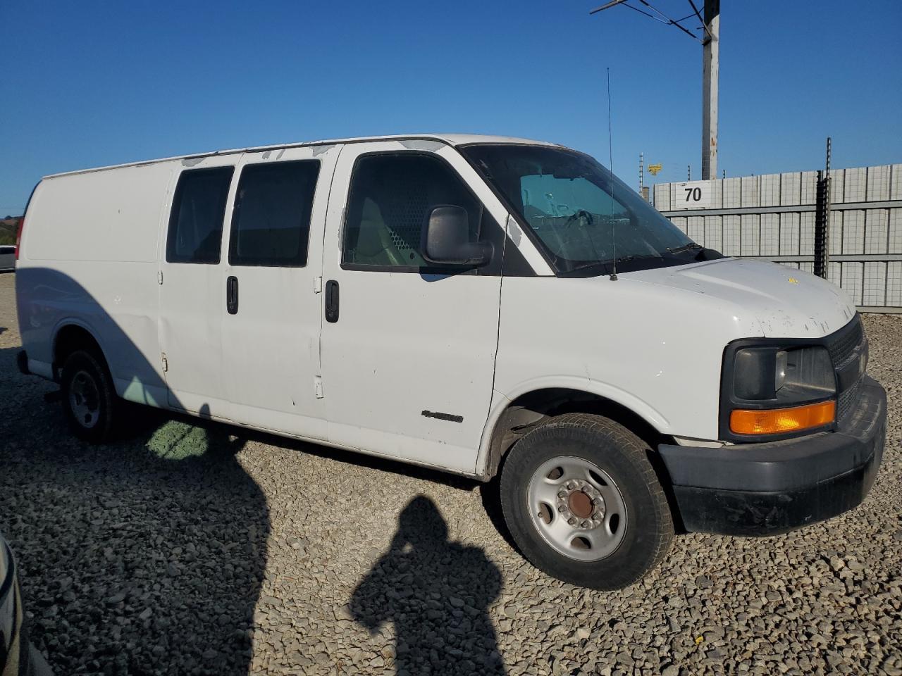 2004 Chevrolet Express G2500 - Image 4