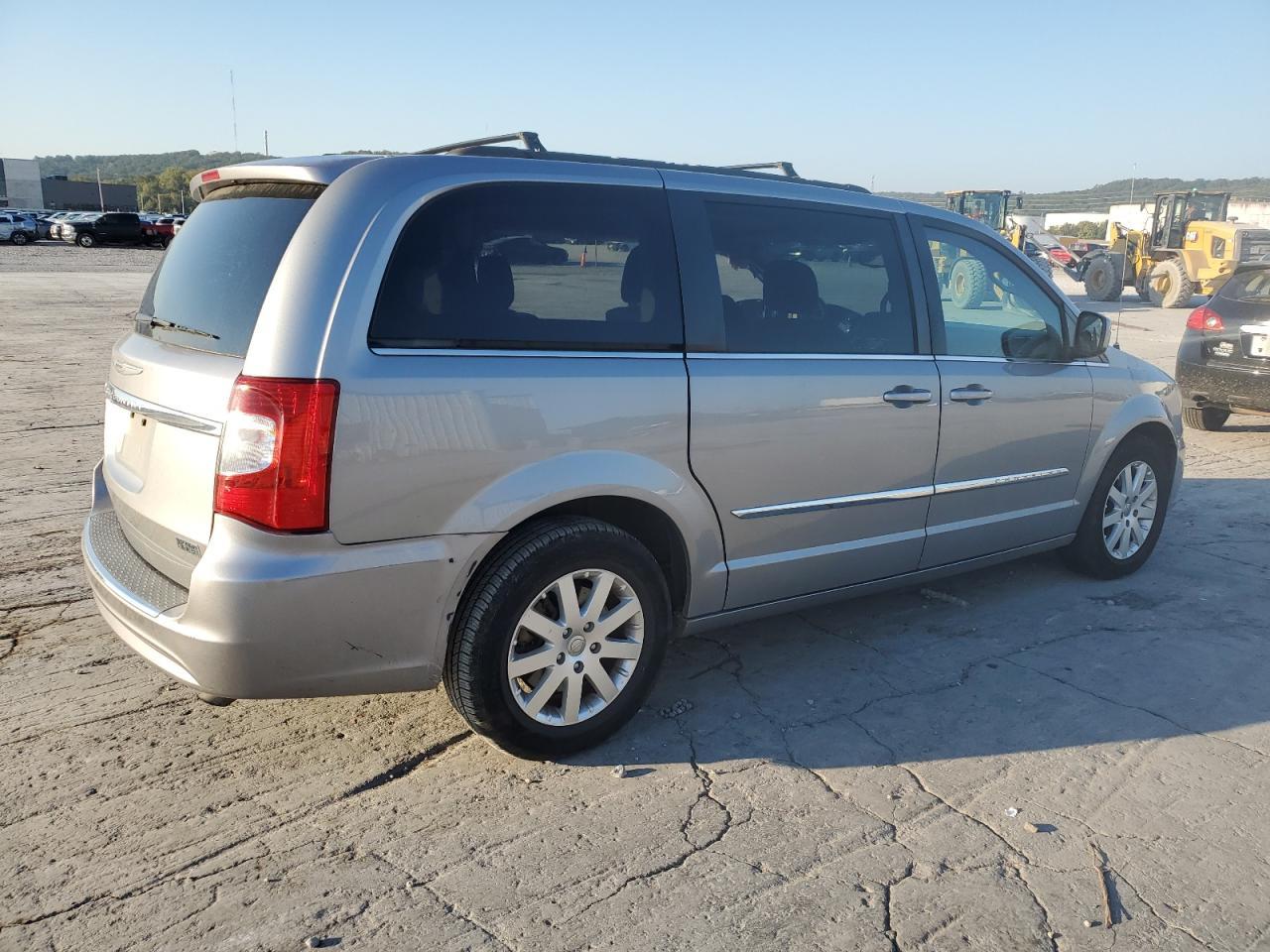 2016 Chrysler Town-Count - Фото 3