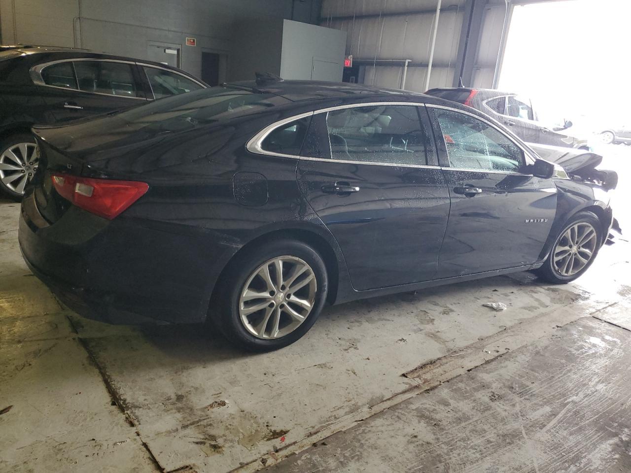 2017 Chevrolet Malibu Lt - Image 3