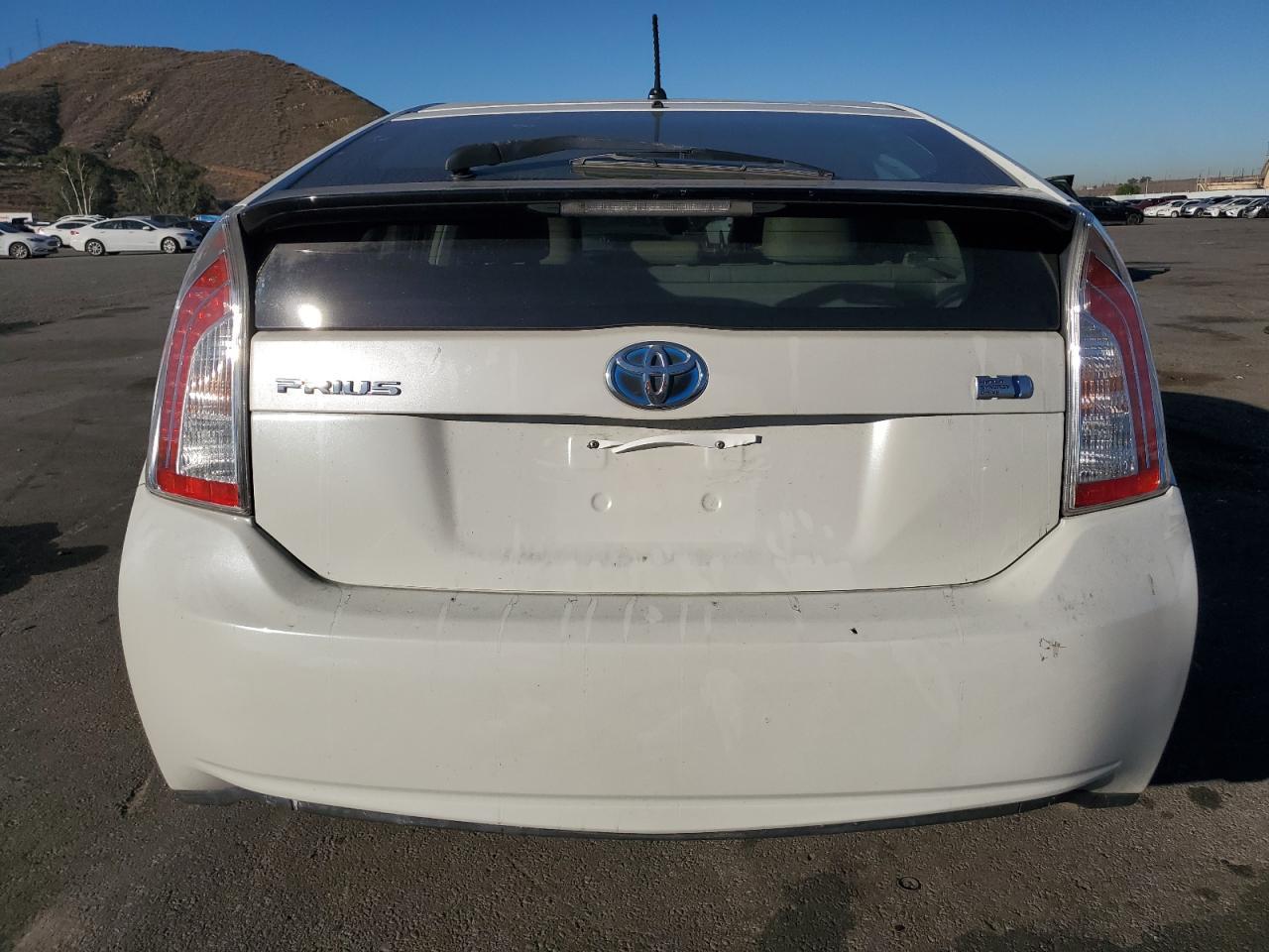 2012 Toyota Prius - Image 6
