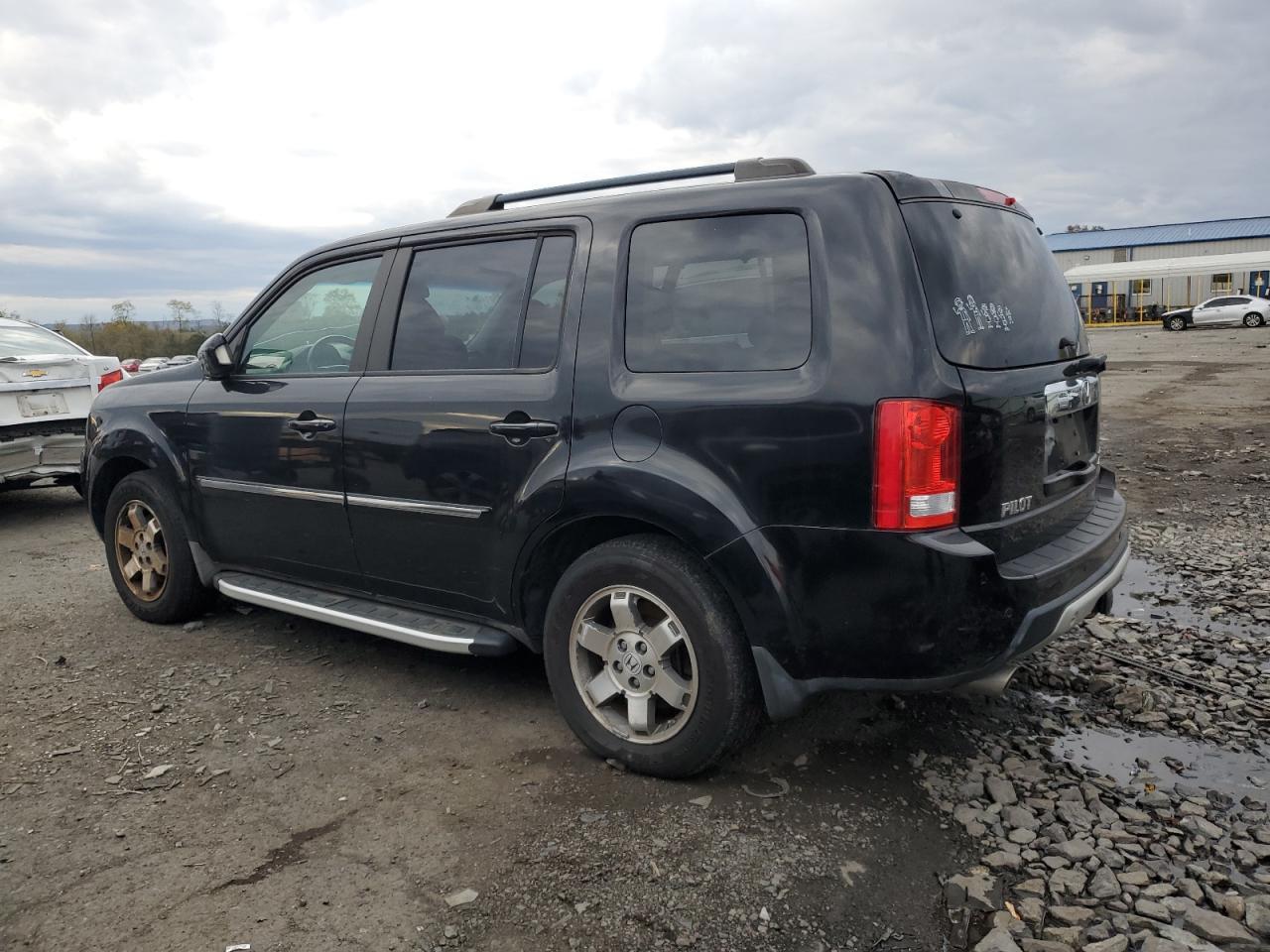 2010 Honda Pilot Touring - Image 2