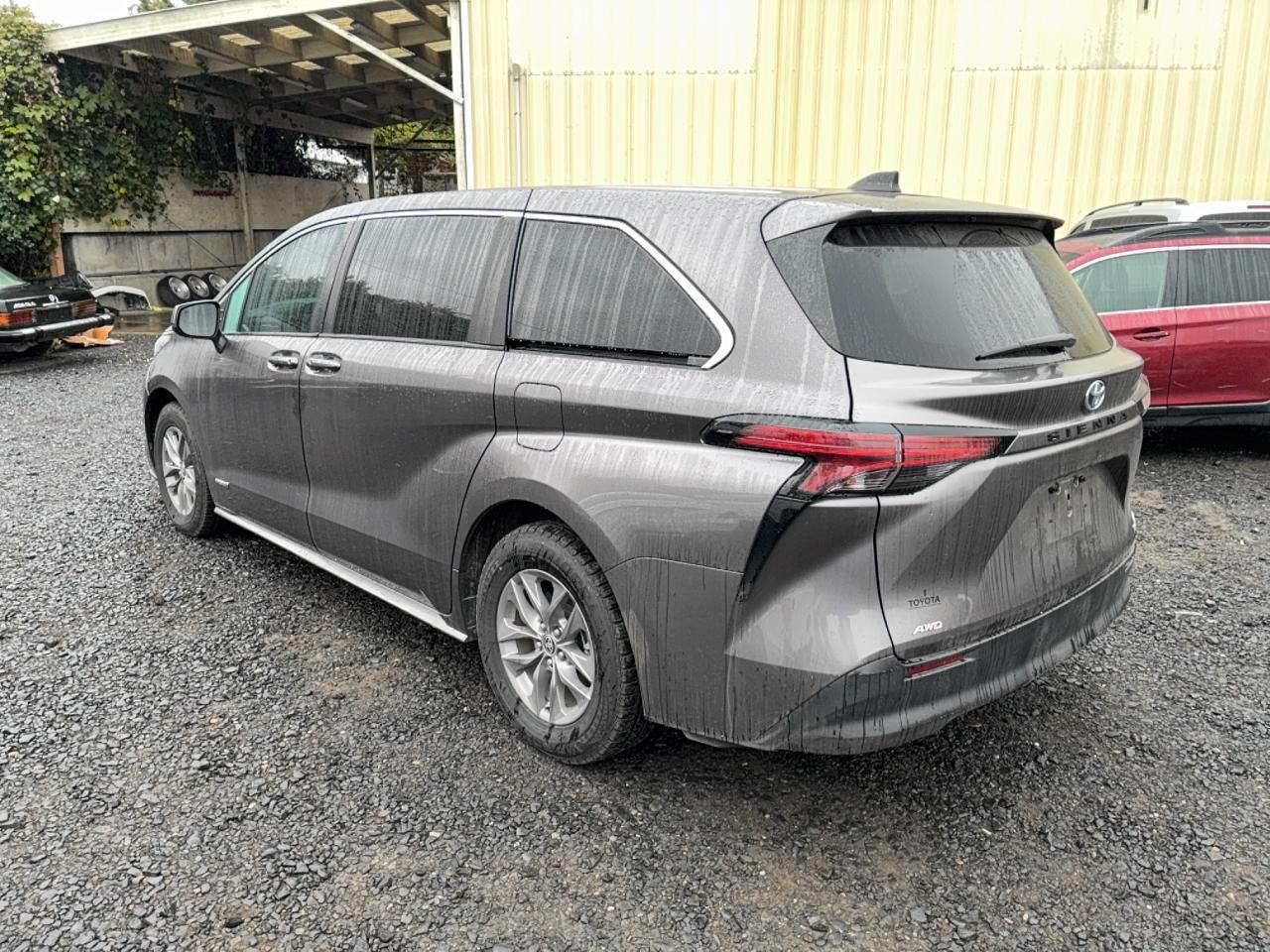 2021 Toyota Sienna Le - Фото 3