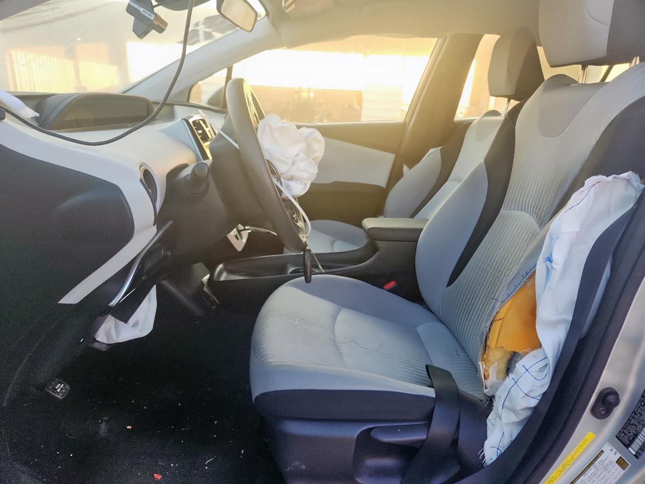 2017 Toyota Prius Two - Фото 7