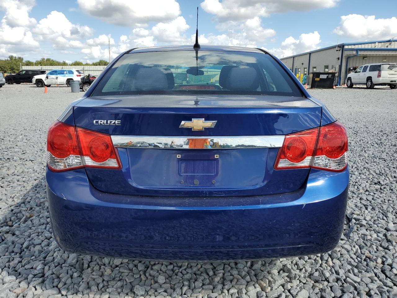 2013 Chevrolet Cruze Ls - Image 6