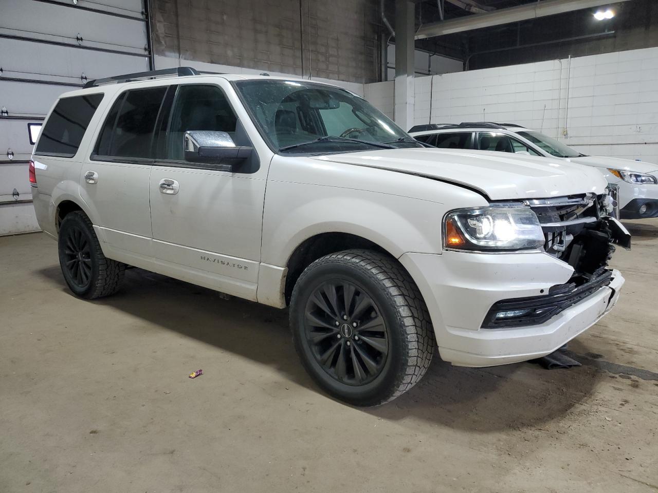 2015 Lincoln Navigator - Image 4