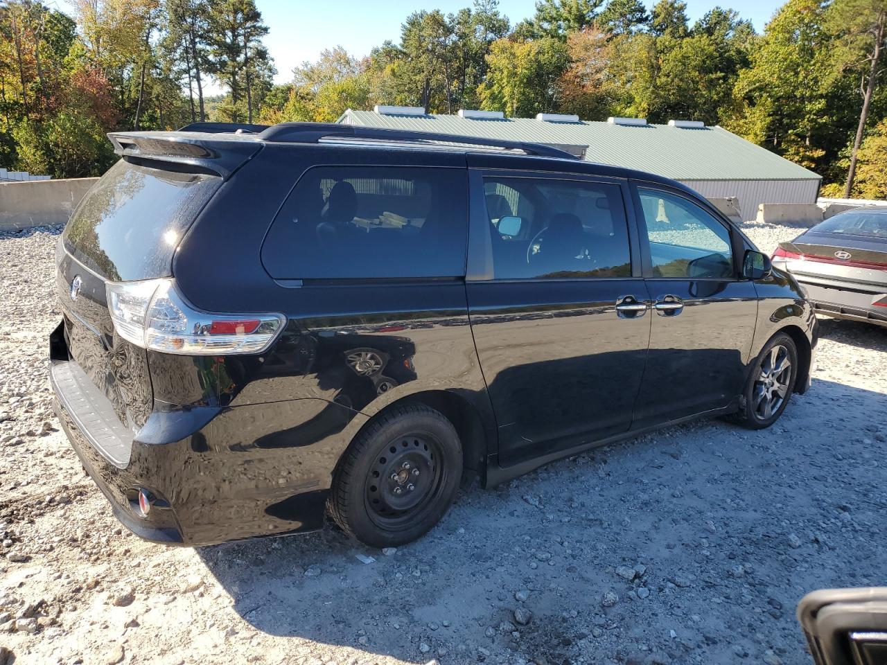 2017 Toyota Sienna Se - Фото 3