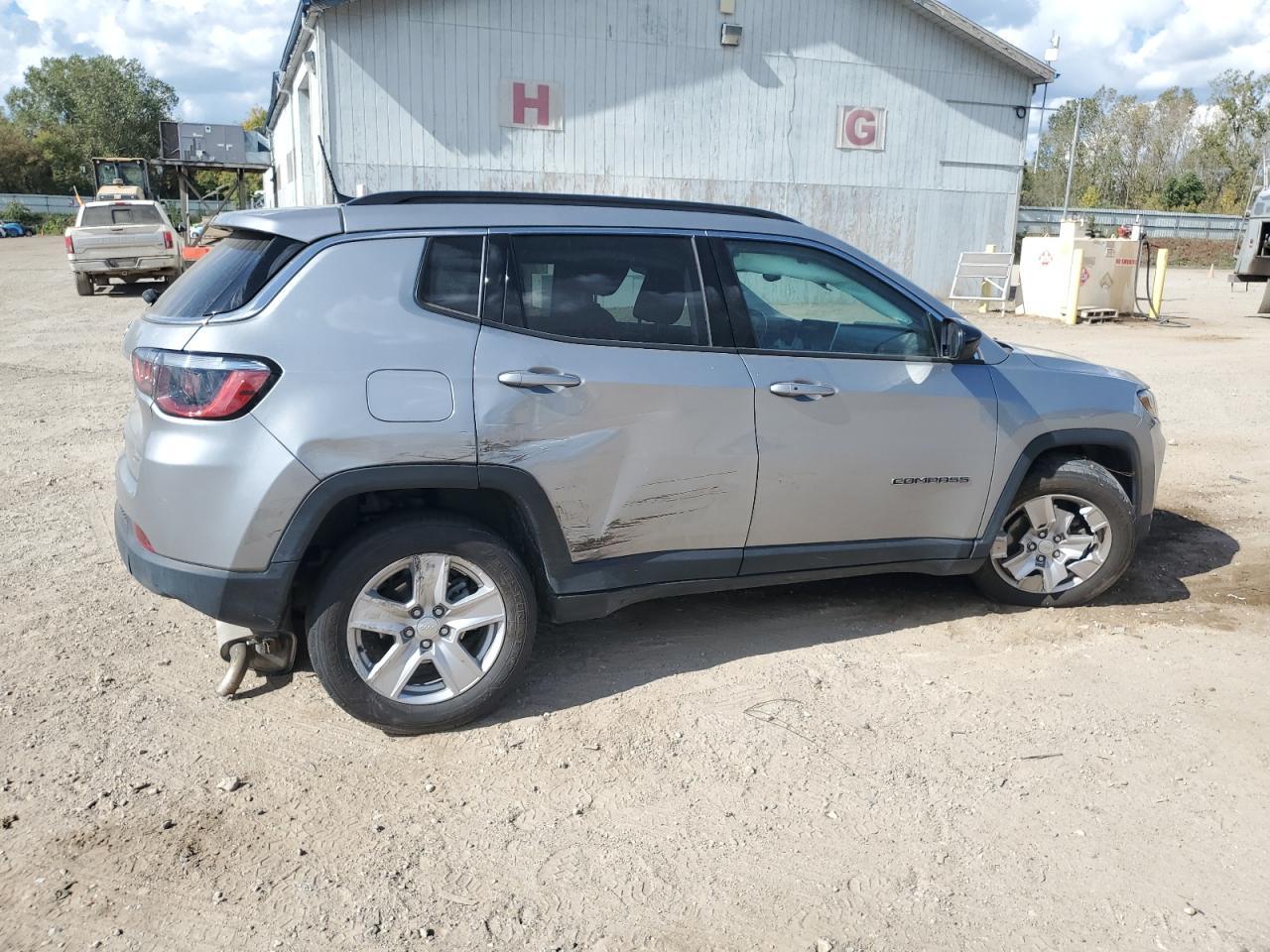 2022 Jeep Compass Latitude - Image 3