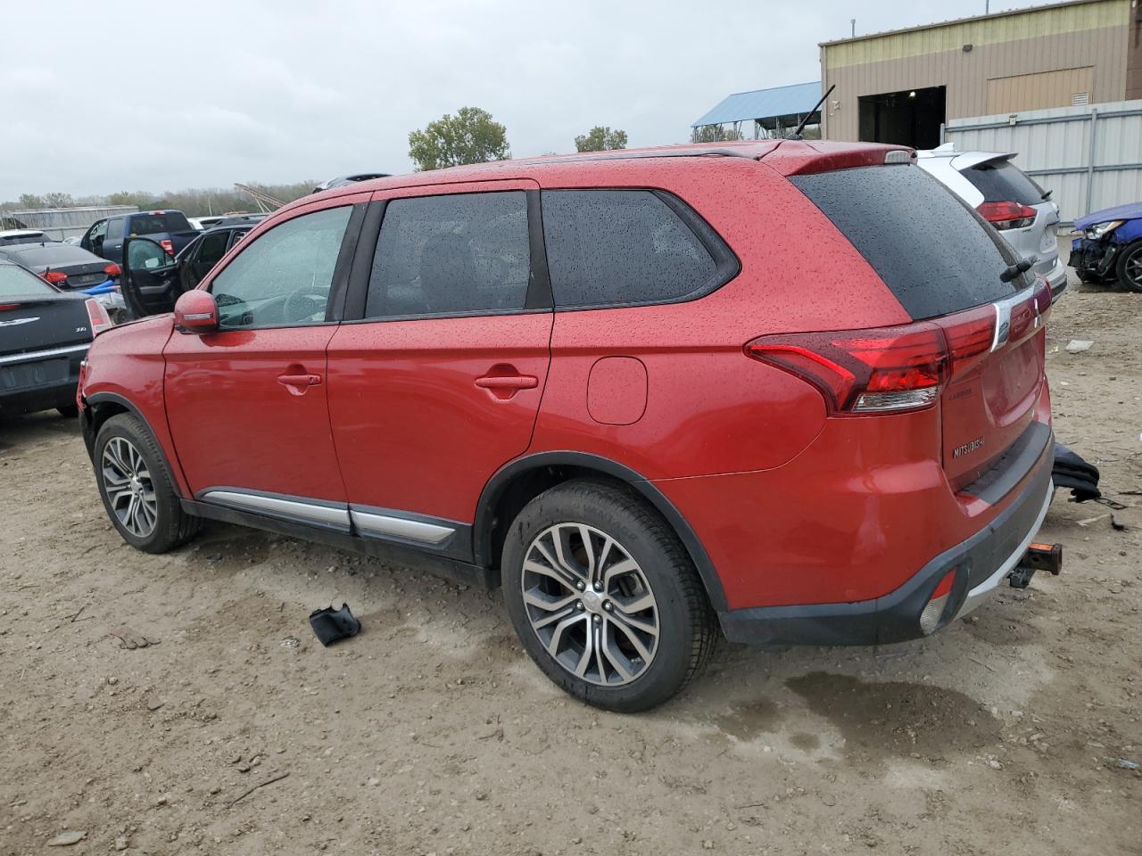 2016 Mitsubishi Outlander Se - Image 2