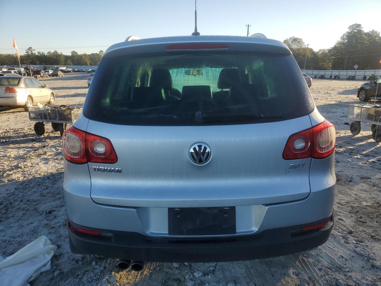 2009 Volkswagen Tiguan S - Image 6