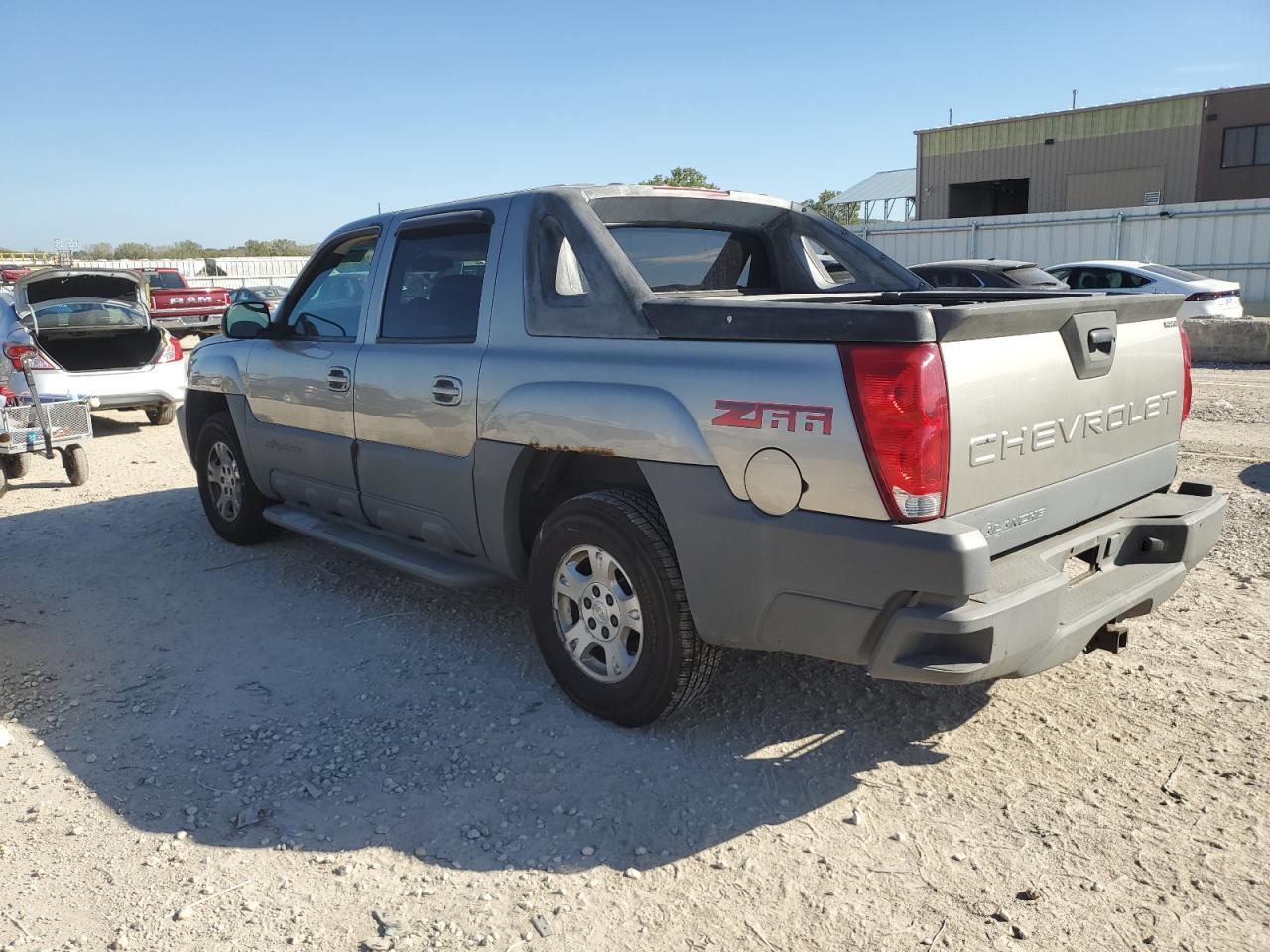 2002 Chevrolet Avalanche C1500 - Фото 2