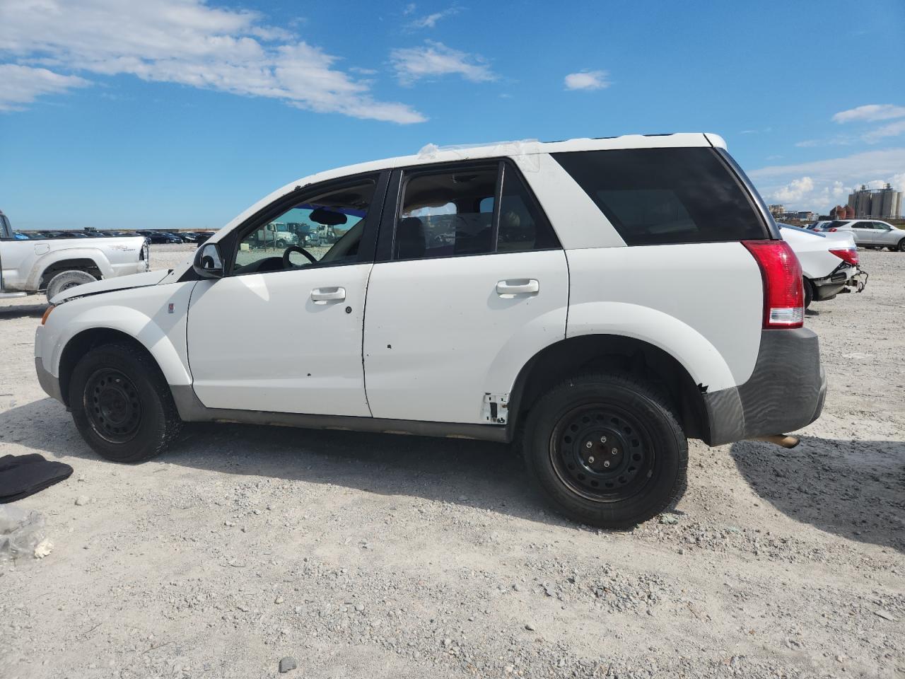 2005 Saturn Vue - Image 2