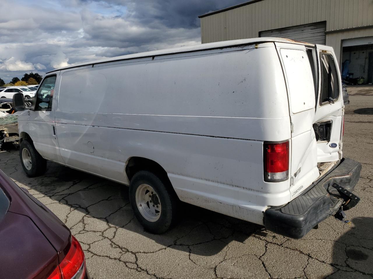2000 Ford Econoline E250 Van - Фото 2
