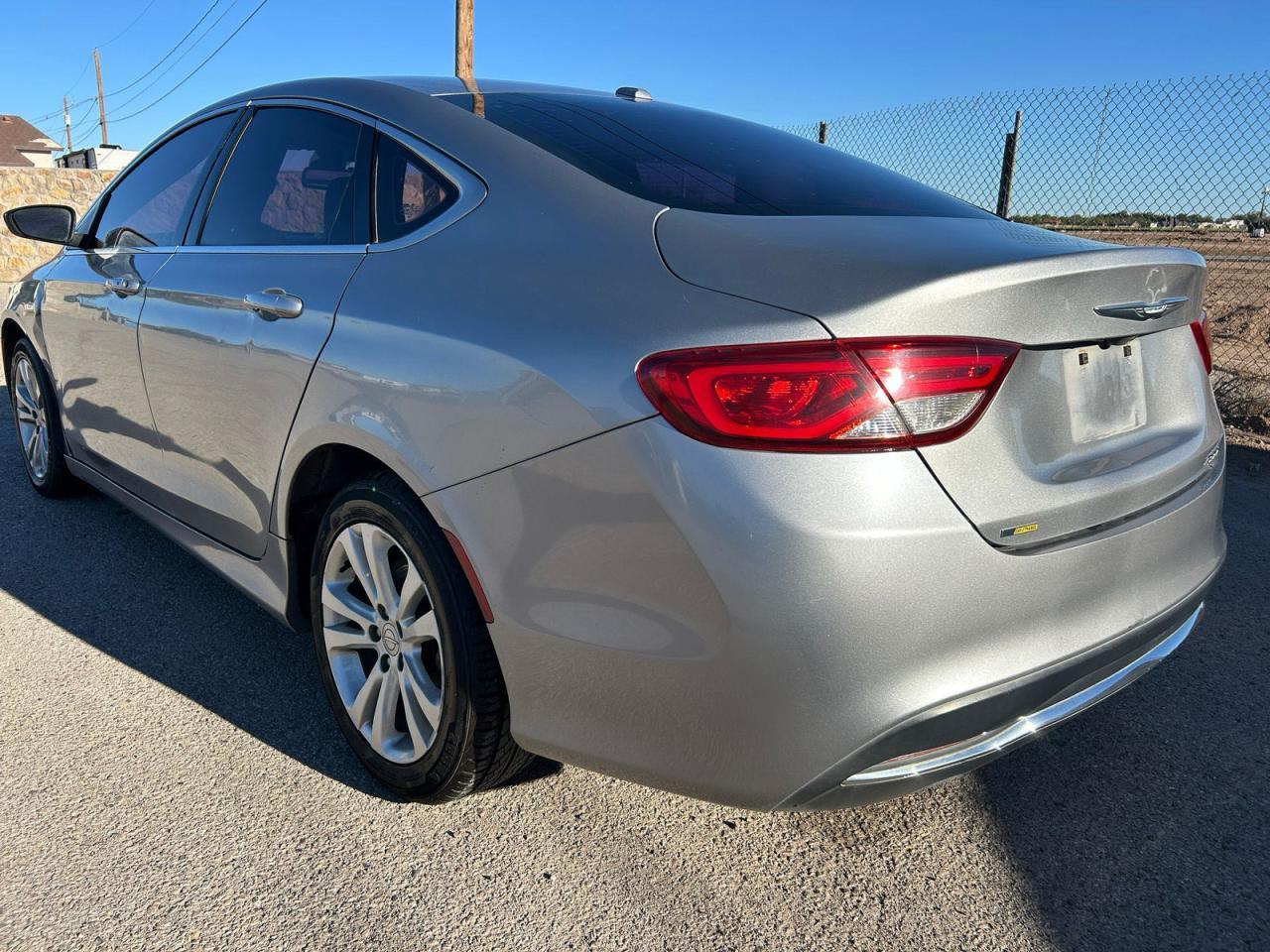 2015 Chrysler 200 Limited - Фото 3