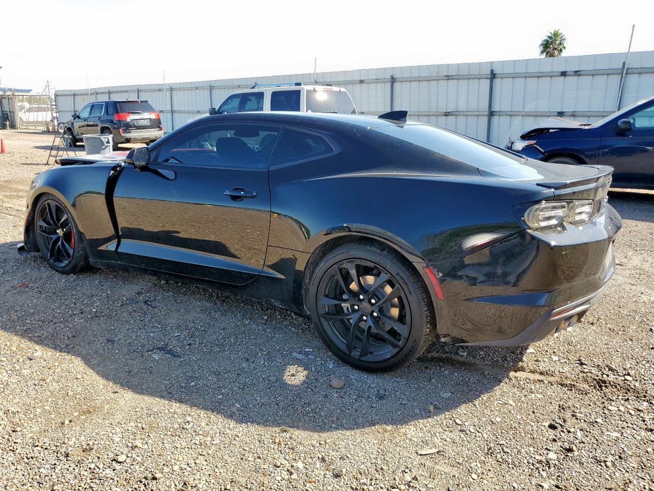 2024 Chevrolet Camaro Lt1 - Фото 2