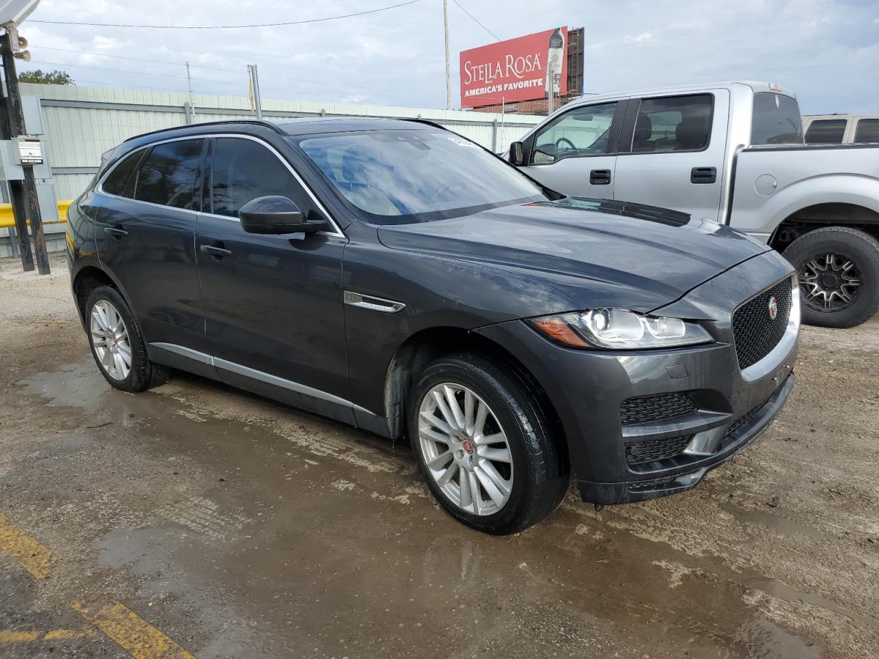 2017 Jaguar F-Pace Prestige - Image 4